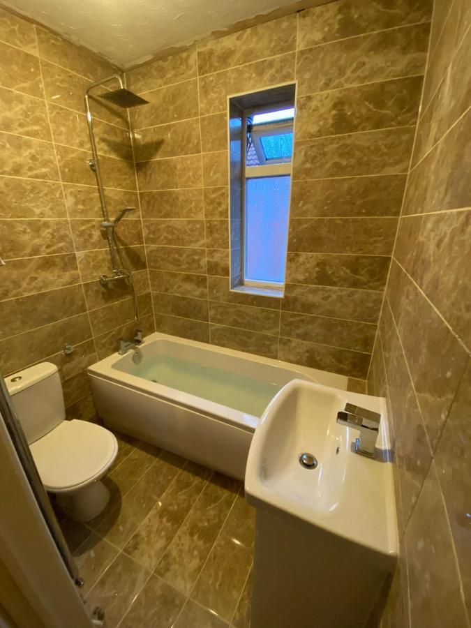 Shirley House 2, Self Catering Guest House, Self Check In, Smart Locks, 10 Min Walk To Southampton General, Aspire And Princess Anne Hospitals, Access To Fully Equipped Kitchen, Excellent Transport Links, Ideal For Longer Stays And Hospital Shifts Exteriér fotografie