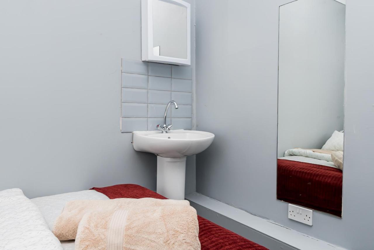 Shirley House 2, Self Catering Guest House, Self Check In, Smart Locks, 10 Min Walk To Southampton General, Aspire And Princess Anne Hospitals, Access To Fully Equipped Kitchen, Excellent Transport Links, Ideal For Longer Stays And Hospital Shifts Exteriér fotografie