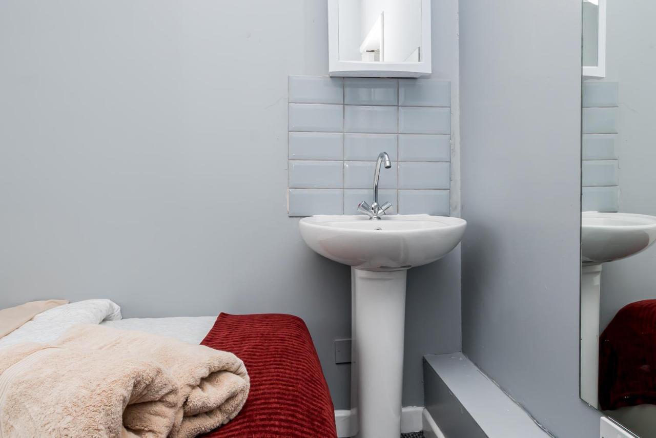 Shirley House 2, Self Catering Guest House, Self Check In, Smart Locks, 10 Min Walk To Southampton General, Aspire And Princess Anne Hospitals, Access To Fully Equipped Kitchen, Excellent Transport Links, Ideal For Longer Stays And Hospital Shifts Exteriér fotografie