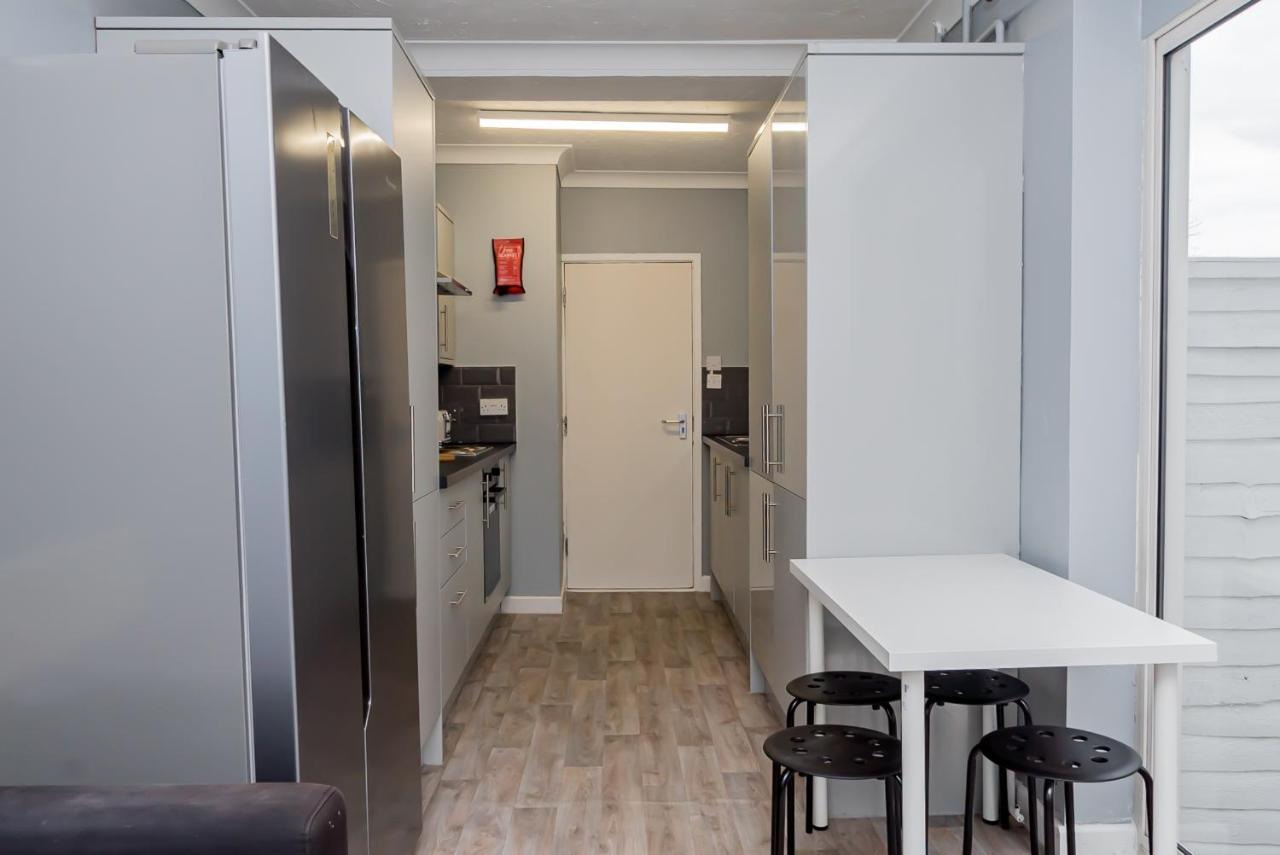 Shirley House 2, Self Catering Guest House, Self Check In, Smart Locks, 10 Min Walk To Southampton General, Aspire And Princess Anne Hospitals, Access To Fully Equipped Kitchen, Excellent Transport Links, Ideal For Longer Stays And Hospital Shifts Exteriér fotografie