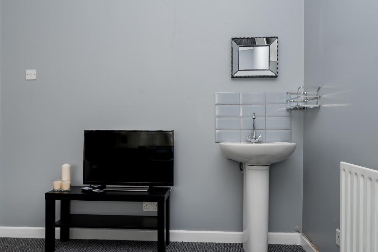 Shirley House 2, Self Catering Guest House, Self Check In, Smart Locks, 10 Min Walk To Southampton General, Aspire And Princess Anne Hospitals, Access To Fully Equipped Kitchen, Excellent Transport Links, Ideal For Longer Stays And Hospital Shifts Exteriér fotografie